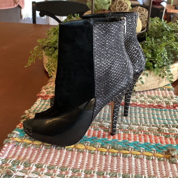 Charles David Heels 7.5 - Picture 2 of 6